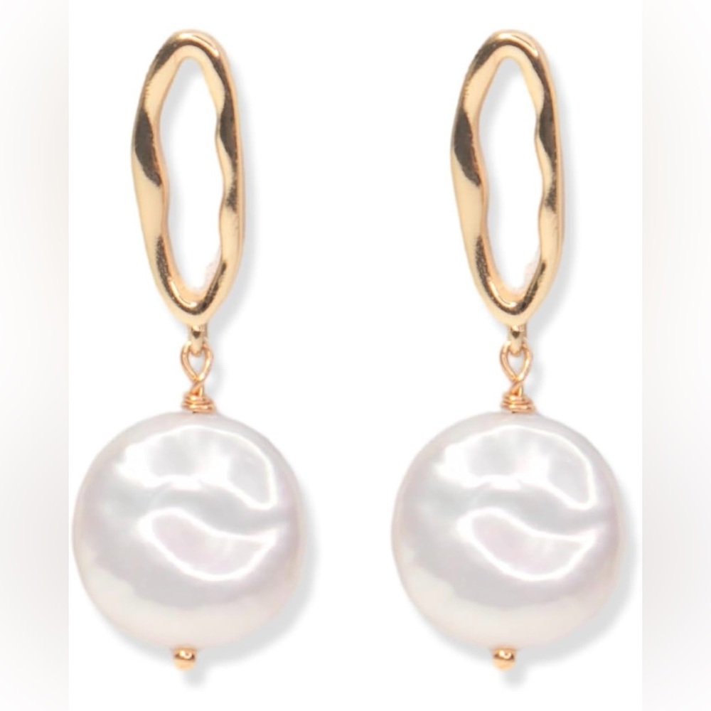 3 for $20 🍀 Elegant Gold and White Pearl Drop Earrings
